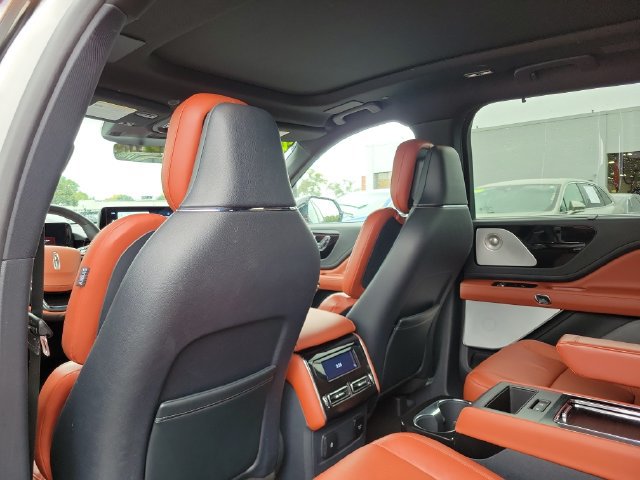 Used 2025 Lincoln Aviator Reserve w/ Equipment Group 201A AWD/4WD image 23