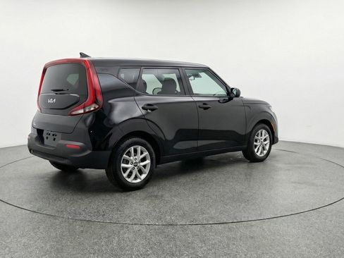 Used 2025 Kia Soul LX w/ LX Technology Package FWD image 9