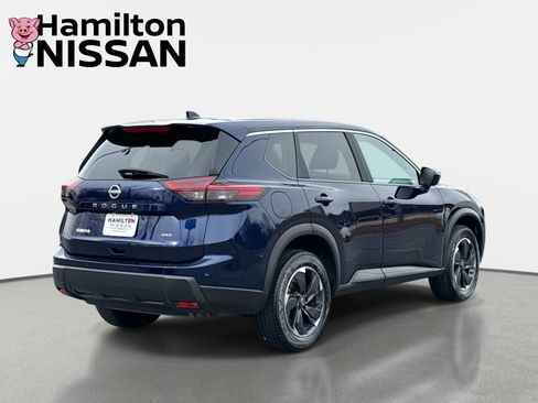 Used 2025 Nissan Rogue SV image 2