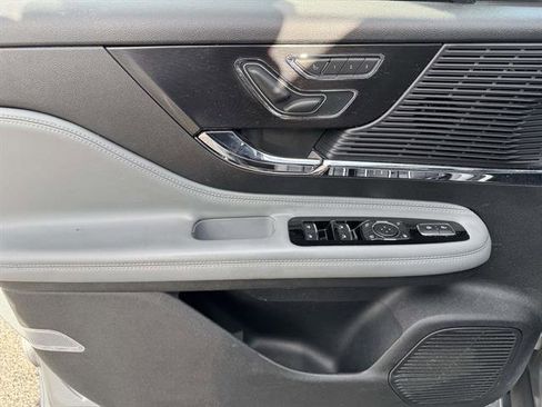 Used 2021 Lincoln Corsair Standard w/ Premium Package image 13