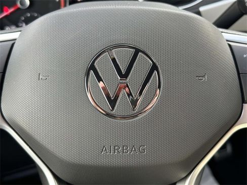 Certified 2021 Volkswagen Atlas Cross Sport SE image 24