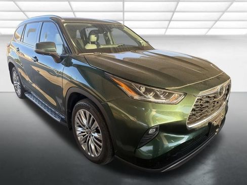 Used 2025 Toyota Highlander Platinum AWD/4WD image 1