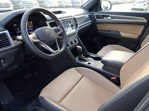 Used 2023 Volkswagen Atlas Cross Sport SE FWD image 17