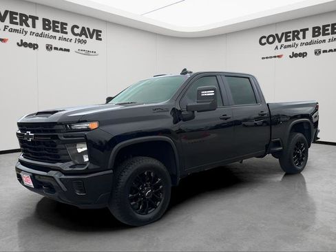 Used 2025 Chevrolet Silverado 2500 Custom w/ Custom Value Package image 3