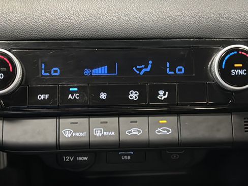 Used 2023 Hyundai Elantra SEL w/ Preferred Accessory Package FWD image 17