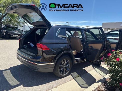 Used 2022 Volkswagen Tiguan SE FWD image 2