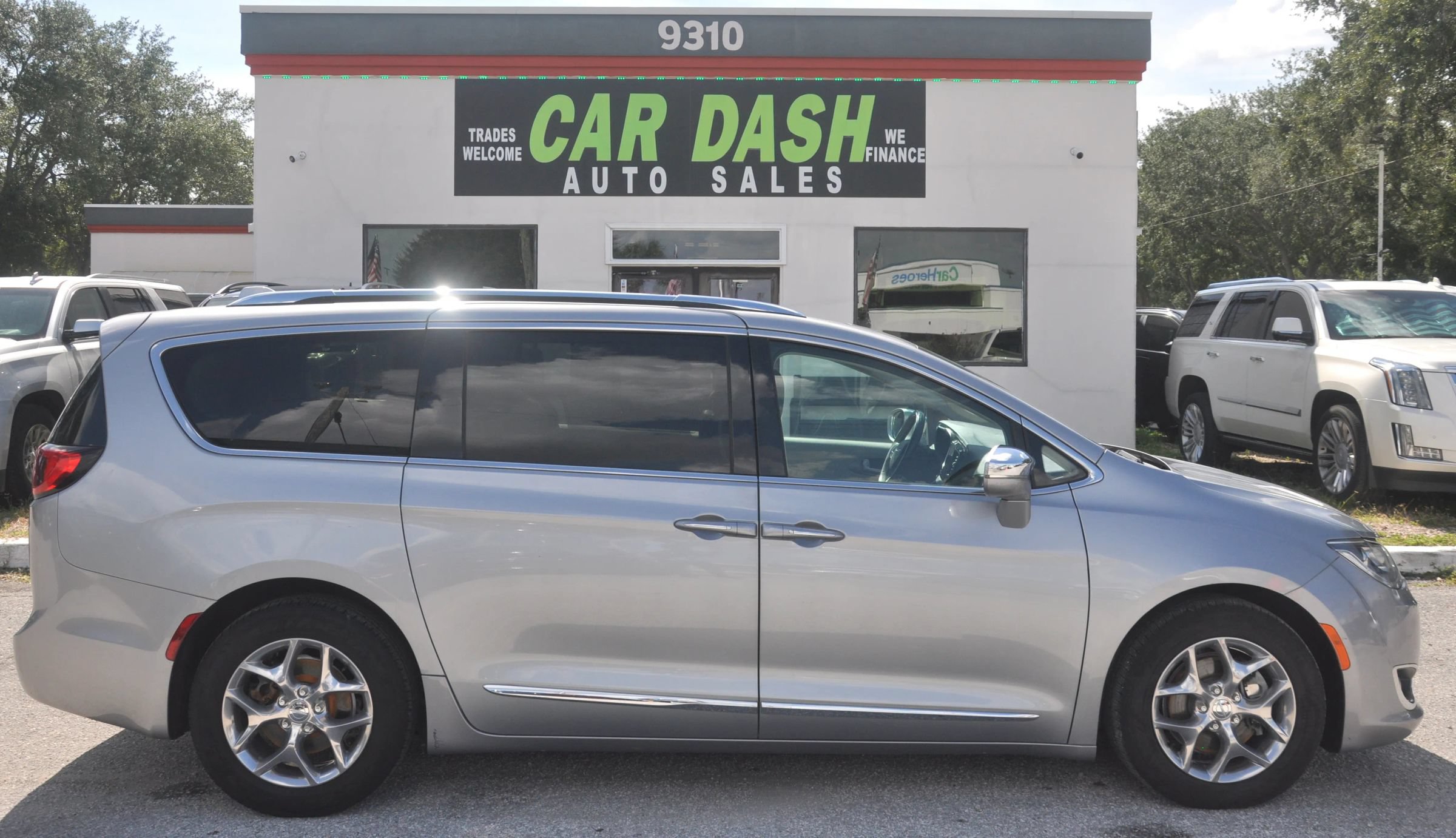 Used 2018 Chrysler Pacifica Limited FWD image 22