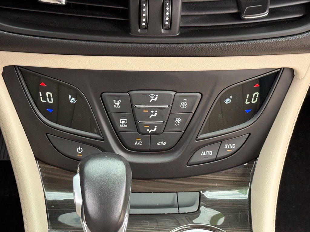Used 2020 Buick Envision Essence FWD image 21