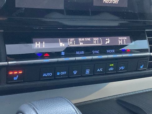 Certified 2022 Toyota Sienna XSE image 26