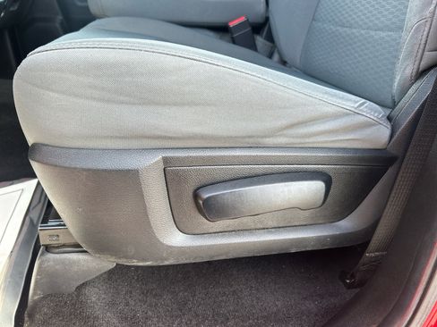 Used 2013 RAM 2500 Tradesman w/ Chrome Appearance Group image 16