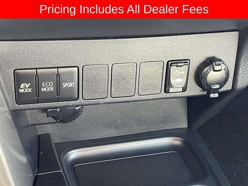 Used 2018 Toyota RAV4 LE AWD/4WD image 29