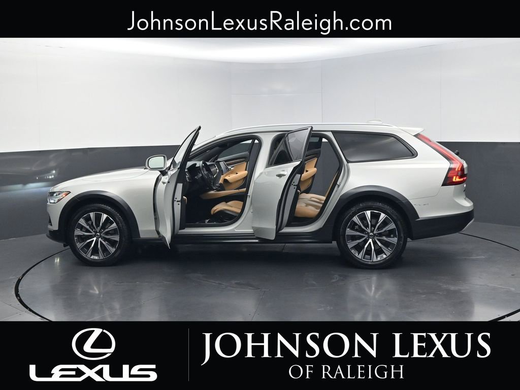 Used 2021 Volvo V90 T6 Cross Country AWD/4WD image 31