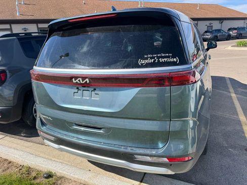Used 2024 Kia Carnival EX FWD image 4