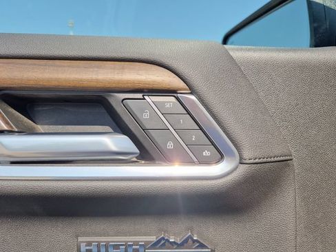 Used 2023 Chevrolet Silverado 1500 High Country w/ High Country Premium Package AWD/4WD image 14