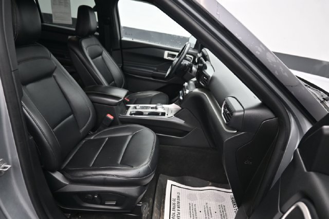 Used 2020 Ford Explorer XLT w/ Equipment Group 202A AWD/4WD image 10