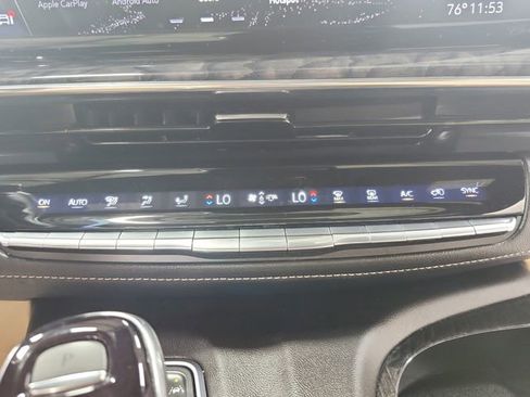 Used 2021 Cadillac Escalade Premium Luxury AWD/4WD image 36