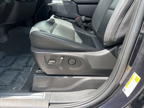 Used 2025 GMC Sierra 1500 SLT image 17