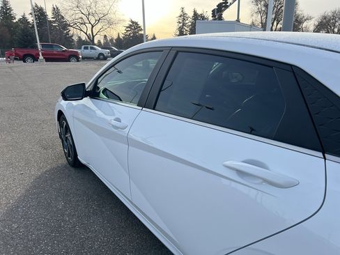 Used 2024 Hyundai Elantra Limited image 10