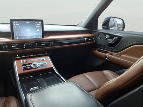 Used 2024 Lincoln Aviator Reserve w/ Equipment Group 201A image 12