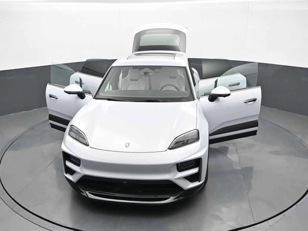 Certified 2025 Porsche Macan Turbo Electric AWD/4WD image 33
