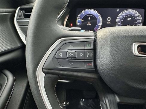 Used 2023 Jeep Grand Cherokee Altitude image 15