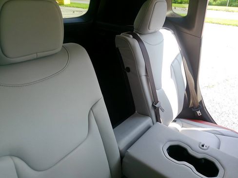 Used 2015 Jeep Renegade Limited AWD/4WD image 23