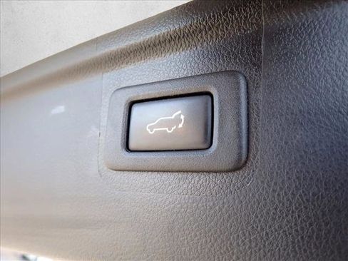 Used 2016 Subaru Outback 3.6R Limited image 9
