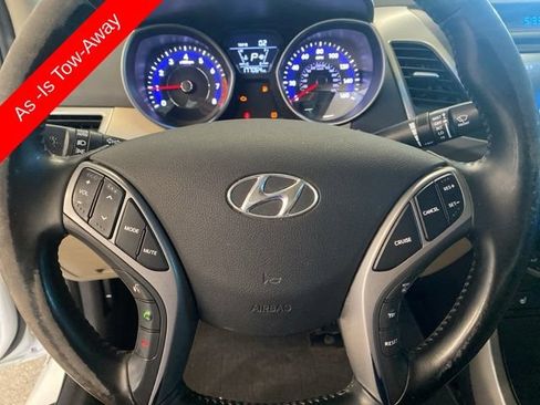 Used 2015 Hyundai Elantra Limited w/ Option Group 05 FWD image 11