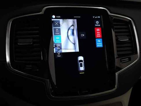 Certified 2024 Volvo XC90 B6 Ultimate w/ Protection Package Premier image 31