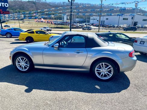 Used 2011 MAZDA MX-5 Miata Sport image 3
