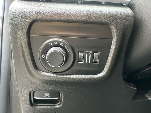 Used 2023 Jeep Grand Cherokee Laredo w/ Luxury Tech Group I AWD/4WD image 35