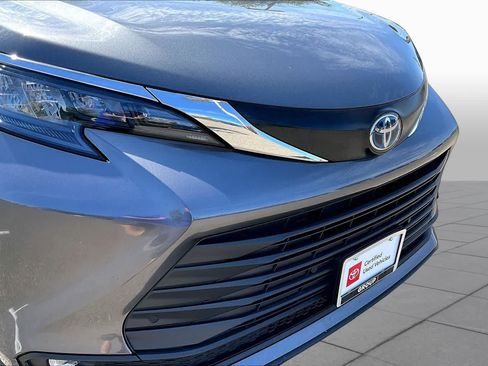 Certified 2025 Toyota Sienna XLE FWD image 29