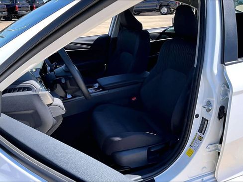 Used 2025 Toyota Camry LE image 6