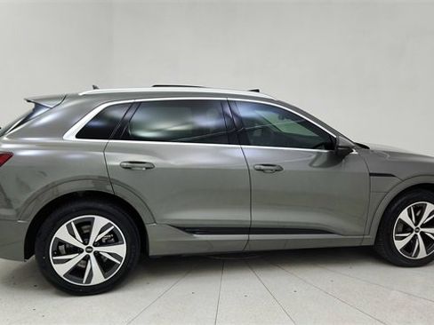 Used 2024 Audi Q8 e-tron Premium image 6