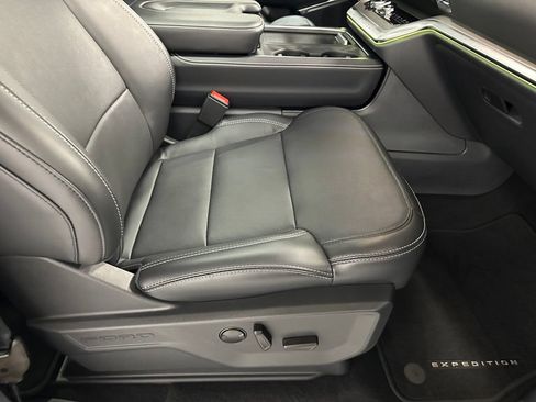 Used 2025 Ford Expedition Platinum AWD/4WD image 59