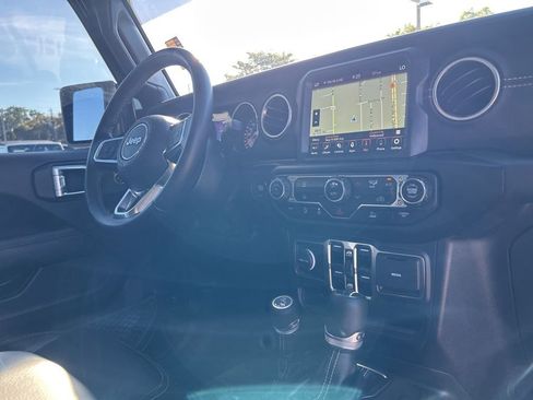 Certified 2022 Jeep Gladiator Overland w/ Popular Equipment Package image 26