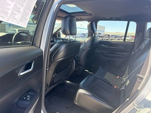 Used 2024 Jeep Grand Cherokee Altitude AWD/4WD image 25