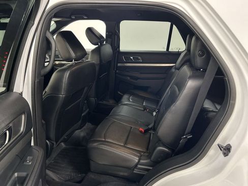 Used 2018 Ford Explorer XLT w/ Equipment Group 202A image 19