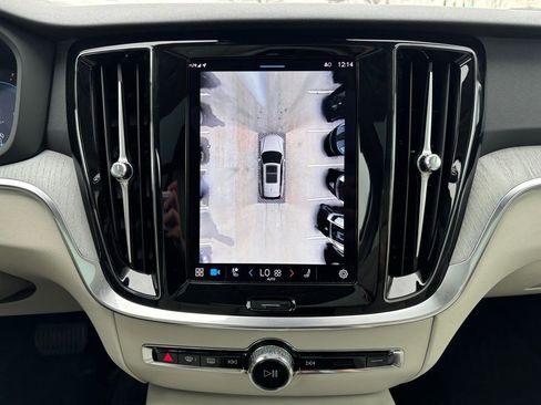 Used 2025 Volvo V60 B5 Cross Country Plus image 15