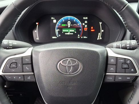 Used 2024 Toyota Grand Highlander XLE image 19