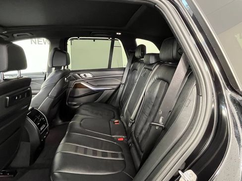 Used 2019 BMW X5 xDrive40i w/ Convenience Package AWD/4WD image 2