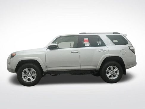 Used 2022 Toyota 4Runner SR5 Premium w/ Moonroof Package AWD/4WD image 23