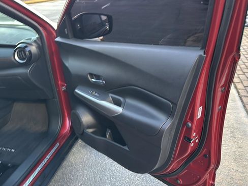 Used 2020 Nissan Kicks SR w/ SR Premium Package image 12