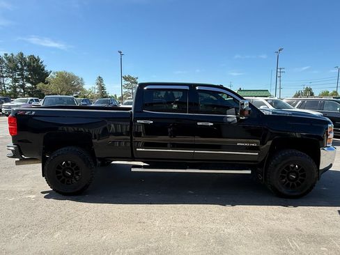 Used 2019 Chevrolet Silverado 2500 LTZ w/ LTZ Plus Package AWD/4WD image 7