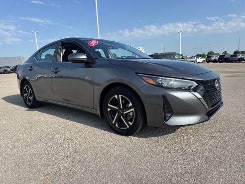 Used 2025 Nissan Sentra SV FWD image 9