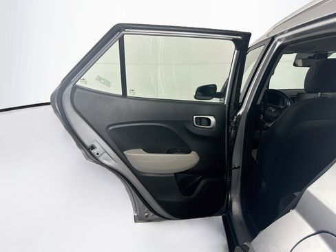 Used 2025 Hyundai Venue SEL FWD image 27