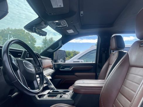 Used 2024 GMC Sierra 2500 Denali Ultimate AWD/4WD image 5