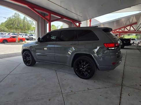 Used 2020 Jeep Grand Cherokee Altitude RWD image 9