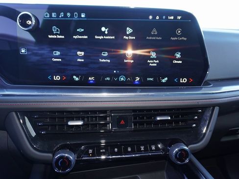 Used 2025 Chevrolet Suburban RST image 21