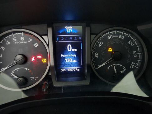 Used 2017 Toyota Tacoma TRD Sport AWD/4WD image 20